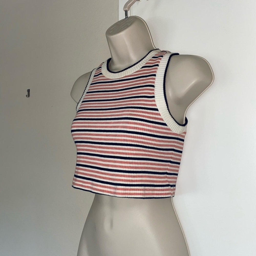 UNIF Crop - Picture 3 of 6